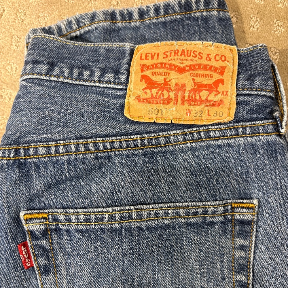 Levi 501 W32 L 30